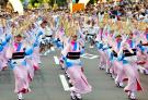 日本德岛的阿波舞祭开幕 宏大场面震撼人心
